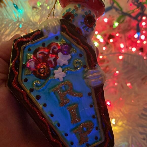 Holiday Lane Glass Sugar Skull Ornament Coffin RIP Day of the Dead Glitter - Picture 9 of 13